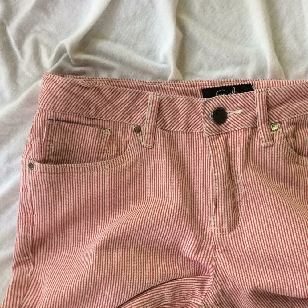 Earl Jeans red & white railroad stripe cropped jeans Size 8 - Picture 5 of 9